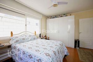 Image 8 - 880956