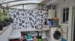 Image 8 - 880960
