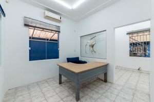 Image 9 - 880962