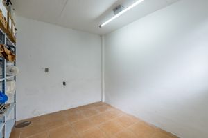 Image 21 - 880962