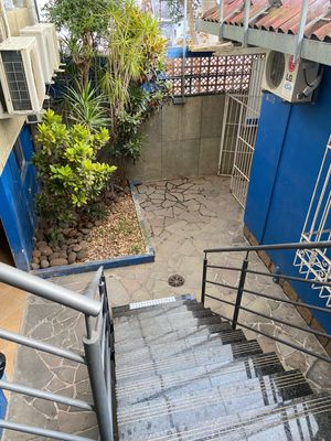 Image 12 - 880962