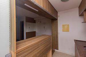 Image 4 - 880971