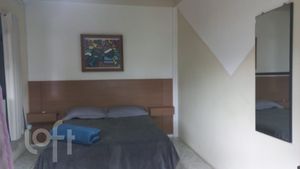 Image 32 - 880974