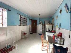Image 5 - 880977