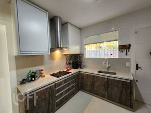 Image 37 - 880978