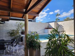 Image 8 - 880978