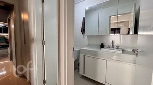 Image 18 - 880985