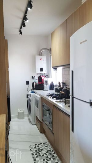 Image 9 - 880986