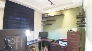 Image 19 - 880986