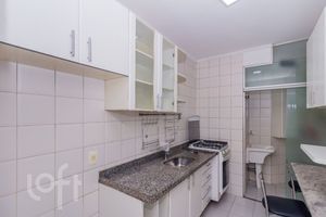 Image 17 - 880994
