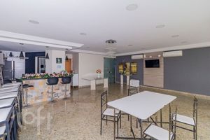 Image 34 - 880994