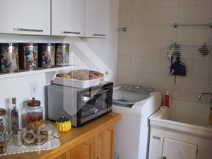 Image 9 - 880996