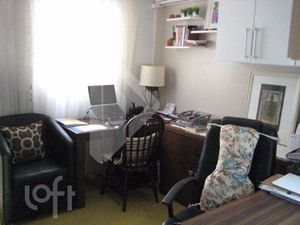 Image 19 - 880996