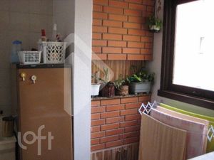 Image 8 - 880996