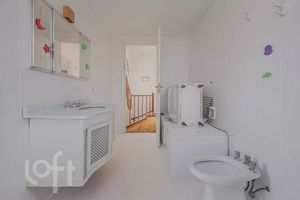 Image 34 - 880997