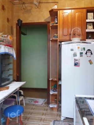Image 9 - 880998