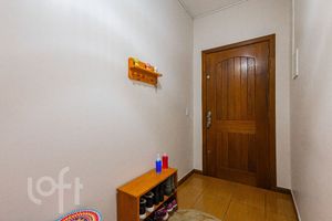 Image 21 - 880998
