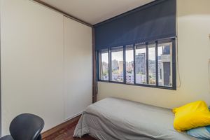 Image 19 - 880999