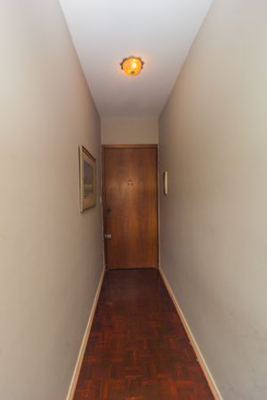 Image 33 - 880999