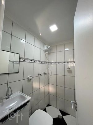 Image 9 - 881000