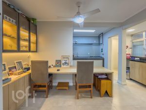 Image 14 - 881001