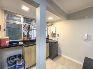 Image 7 - 881001