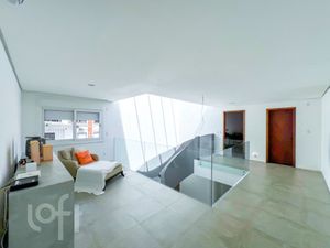 Image 35 - 881002
