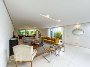 Image 13 - 881002
