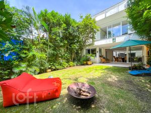 Image 6 - 881002