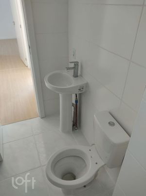 Image 10 - 881003