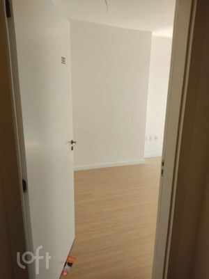 Image 8 - 881003
