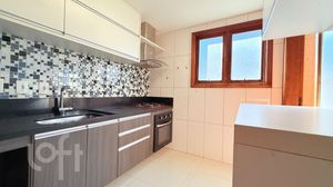 Image 9 - 881004