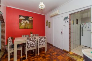 Image 7 - 881007