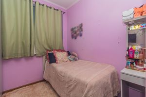Image 15 - 881007