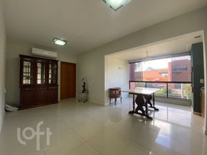 Image 3 - 881009