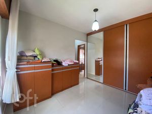 Image 11 - 881009