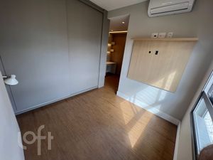 Image 13 - 881013