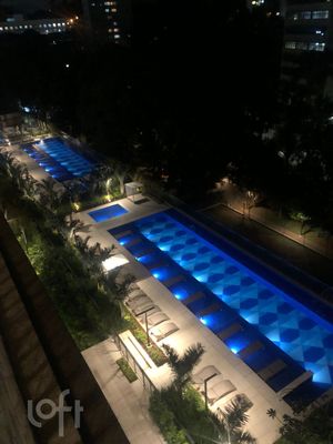 Image 18 - 881013