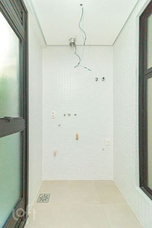 Image 15 - 881014