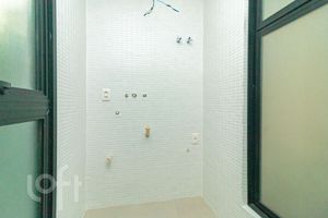 Image 17 - 881014