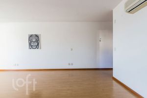 Image 6 - 881017