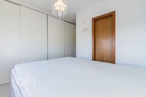 Image 21 - 881017