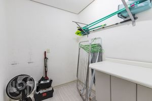 Image 14 - 881017