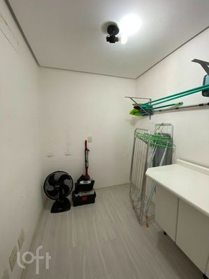 Image 15 - 881017