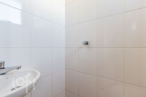Image 15 - 881017