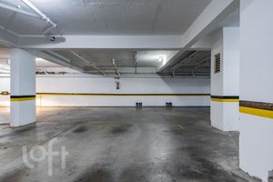 Image 34 - 881017