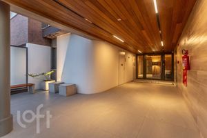 Image 4 - 881018