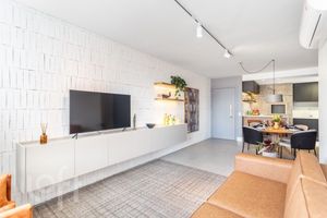 Image 16 - 881018
