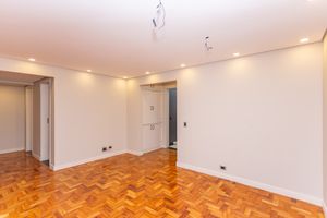 Image 8 - 881019