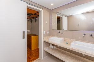 Image 30 - 881019